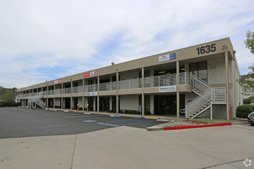 1611 S Rancho Santa Fe Rd, San Marcos, CA à vendre - Photo du bâtiment - Image 2 de 4
