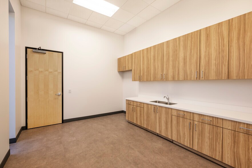 811 W Warner Rd, Tempe, AZ à louer - Photo du bâtiment - Image 2 de 3