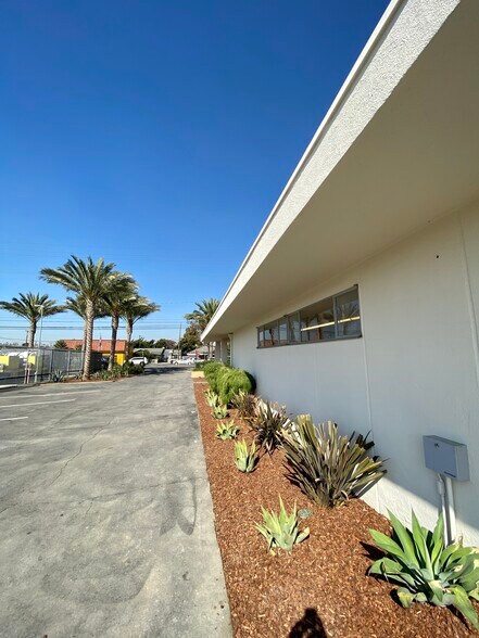 9152 Rosecrans Ave, Bellflower, CA à louer - Photo du bâtiment - Image 3 de 12
