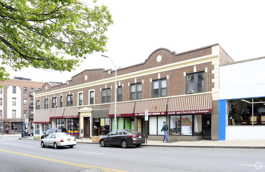 669-681 Main St, New Rochelle, NY à louer - Photo du bâtiment - Image 2 de 8