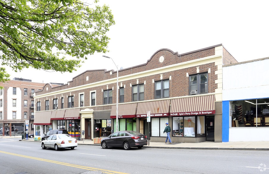 677 Main St, New Rochelle, NY for lease - Building Photo - Image 2 of 8