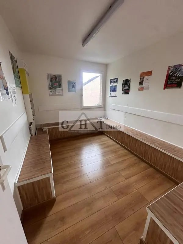 Office in Cergy for lease Interior Photo- Image 1 of 5