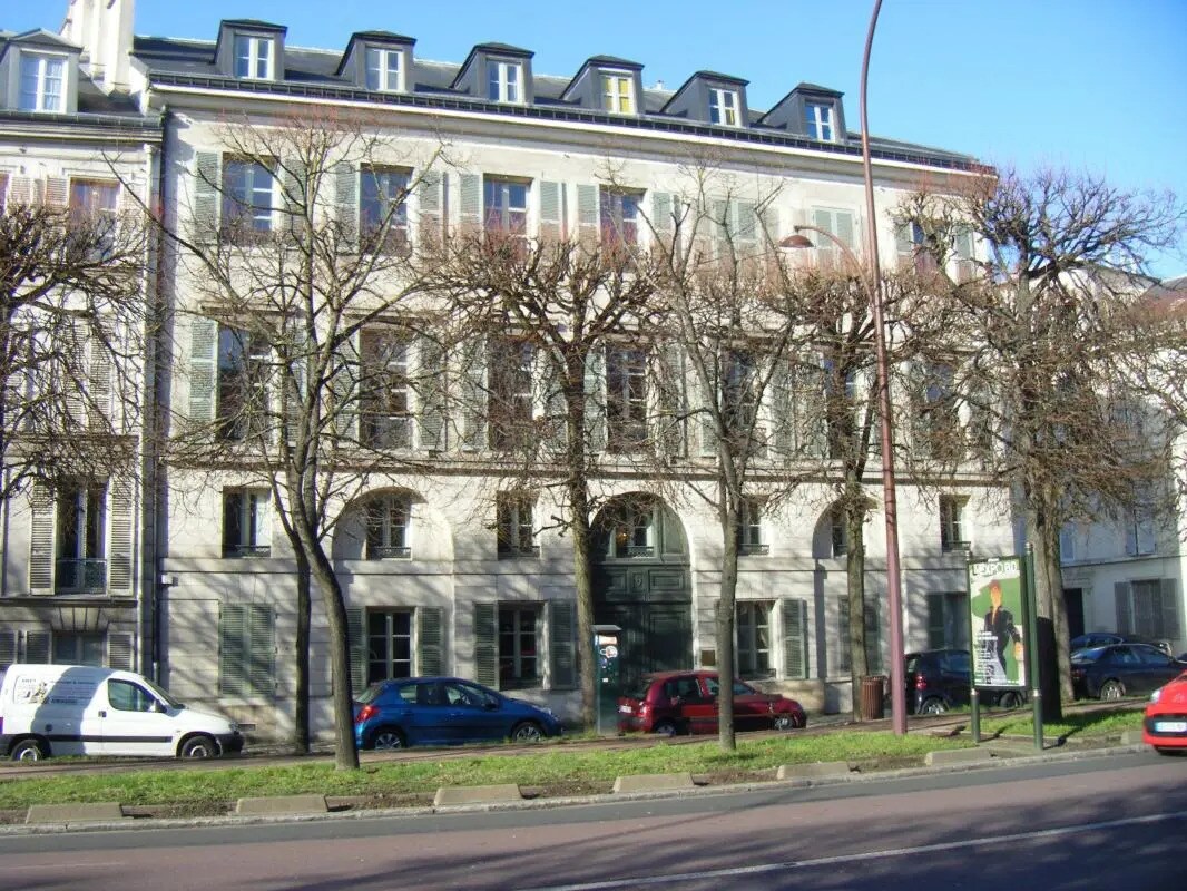 Office in Versailles for lease Building Photo- Image 1 of 17