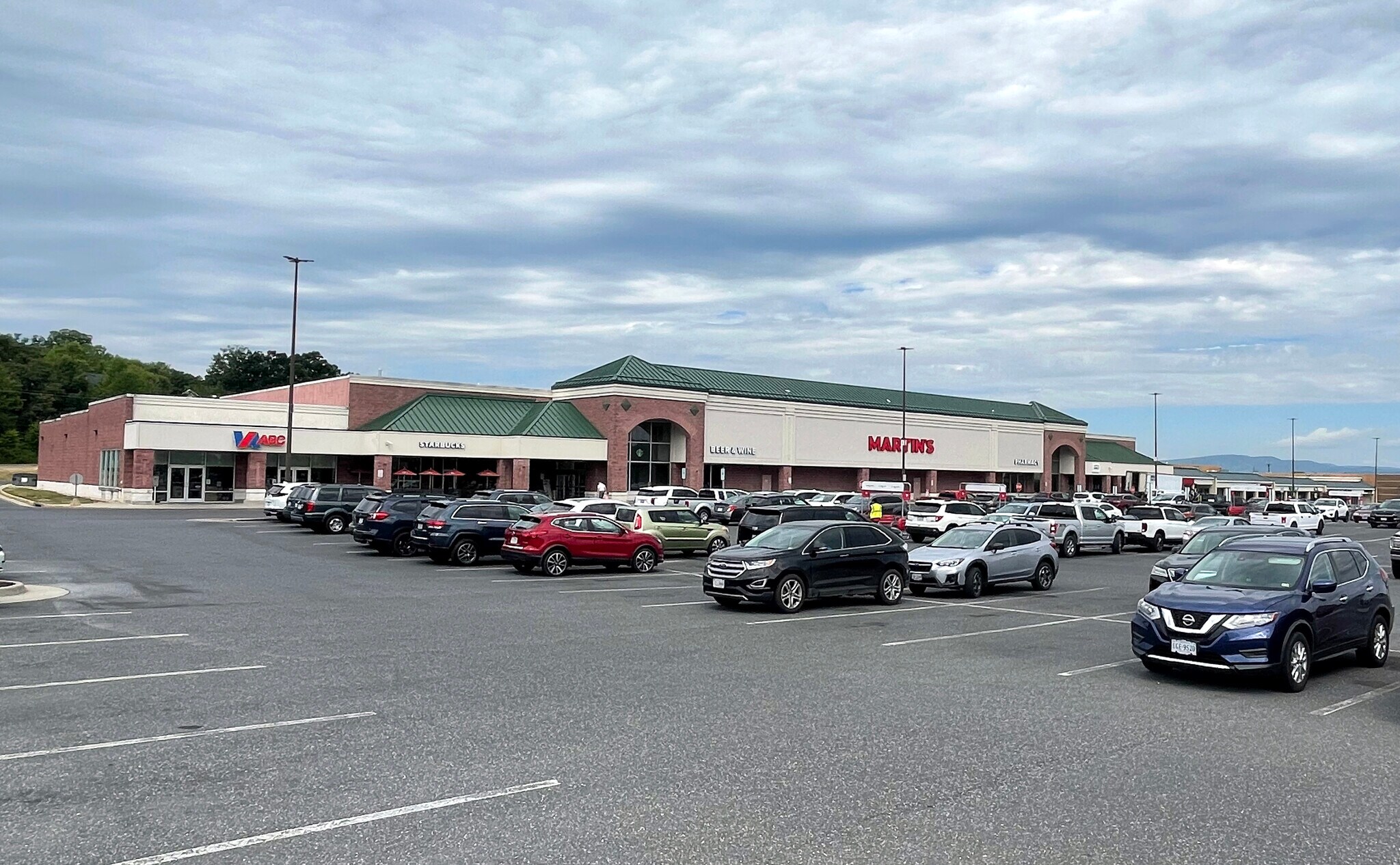 2035 E Market St, Harrisonburg, VA for lease Primary Photo- Image 1 of 8