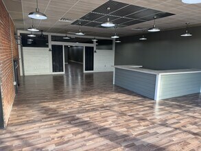 2231 W Franklin, Evansville, IN for lease Interior Photo- Image 1 of 9