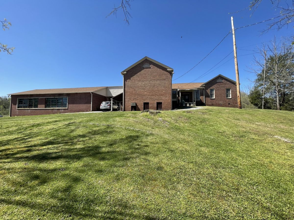 1915 Midway Rd, Strawberry Plains, TN à vendre Photo du bâtiment- Image 1 de 1