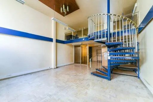 Retail in Paris for sale Building Photo- Image 1 of 9