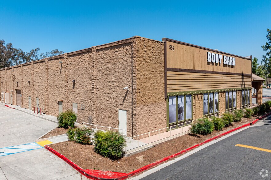 552-670 W Arrow Hwy, San Dimas, CA à louer - Photo du bâtiment - Image 3 de 6