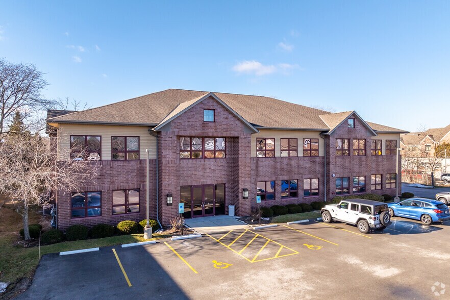 10303 N Port Washington Rd, Mequon, WI for lease - Building Photo - Image 2 of 4
