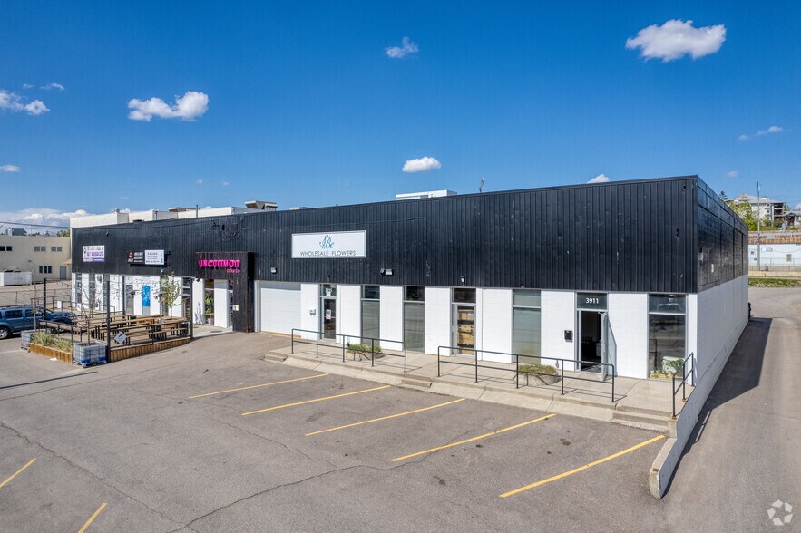 3915-3925 Manchester Rd SE, Calgary, AB à vendre - Photo du bâtiment - Image 1 de 1