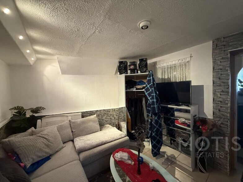 83 Cheriton High St, Folkestone à vendre - Photo du bâtiment - Image 2 de 12