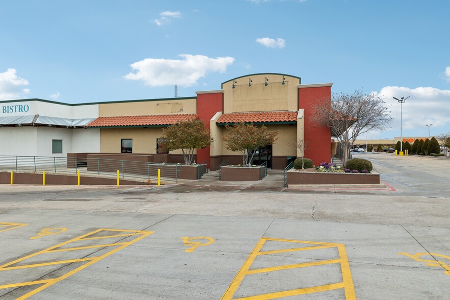 3807 NW Cache Rd, Lawton, OK à louer - Photo du bâtiment - Image 2 de 4