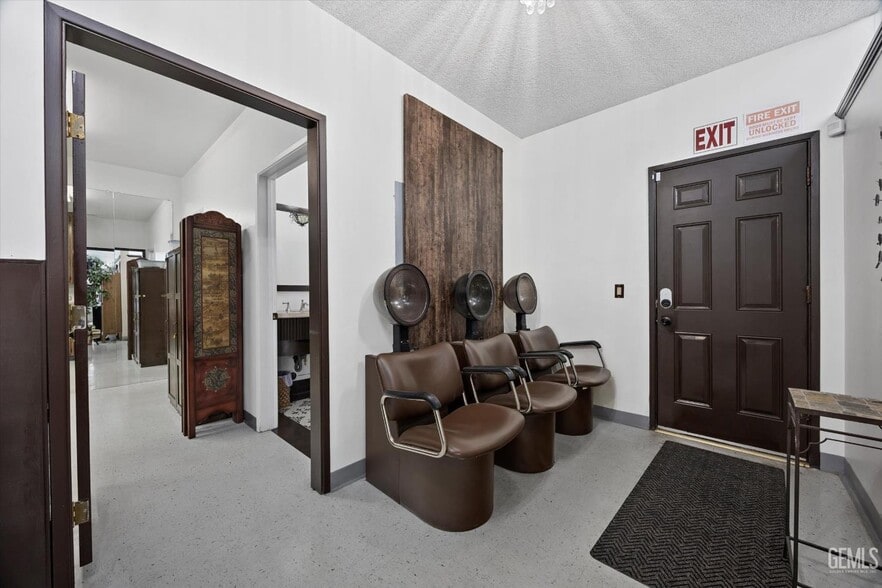 1601 N Chester Ave, Bakersfield, CA for sale - Building Photo - Image 3 of 10