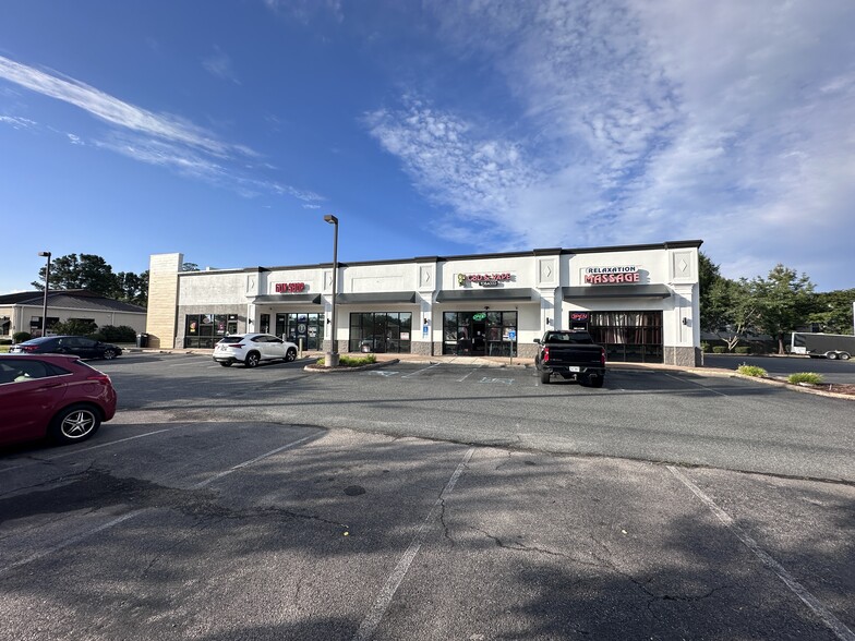 1100 Cedar Rd, Chesapeake, VA for lease - Building Photo - Image 2 of 5