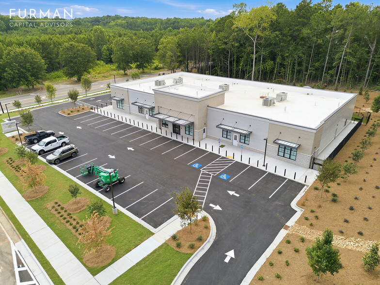 1240 Newnan Crossing Blvd E, Newnan, GA for sale - Building Photo - Image 2 of 12