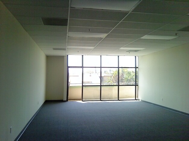 318 N Garfield Ave, Monterey Park, CA à louer - Photo intérieure - Image 2 de 16