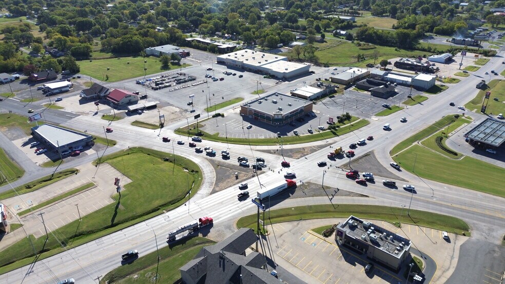 1213 W Cherokee St, Wagoner, OK à vendre - Photo du bâtiment - Image 2 de 3