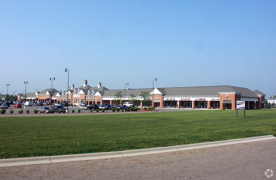 5125-5211 Hampsted Village Center Way, New Albany, OH for lease - Building Photo - Image 2 of 10