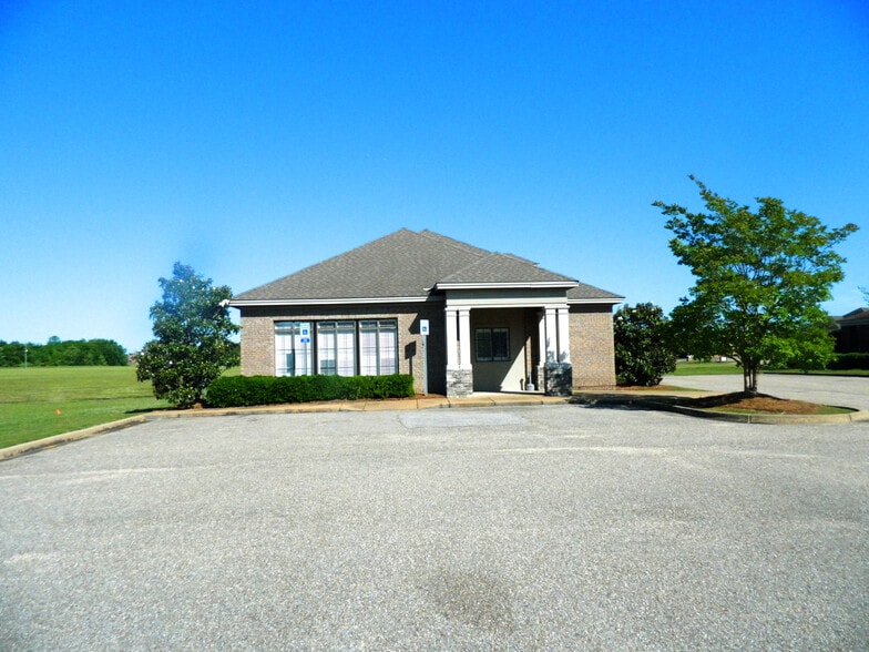 4749 Berry Blvd, Montgomery, AL for sale - Building Photo - Image 1 of 15