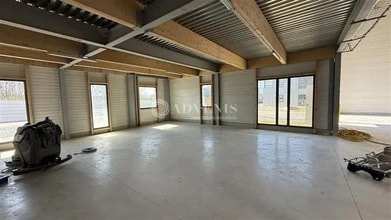 Flex in Courtry for sale Interior Photo- Image 2 of 9