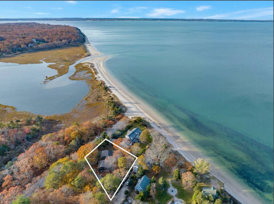 14 E Landing Rd, Hampton Bays, NY for sale Primary Photo- Image 1 of 18