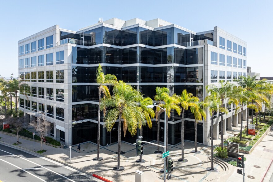 200 S Los Robles Ave, Pasadena, CA à louer - Photo du bâtiment - Image 3 de 22