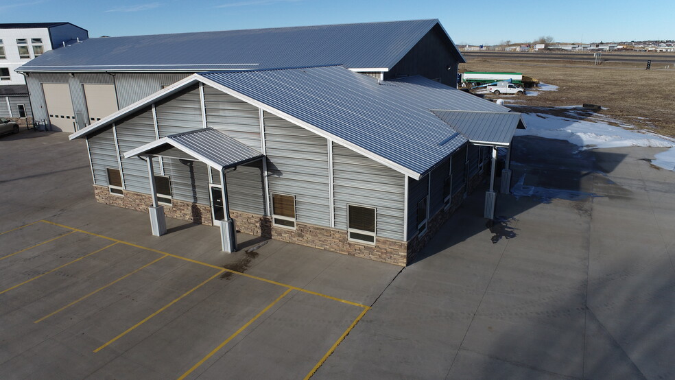 2801-110 E 2nd St, Gillette, WY for lease - Building Photo - Image 1 of 3