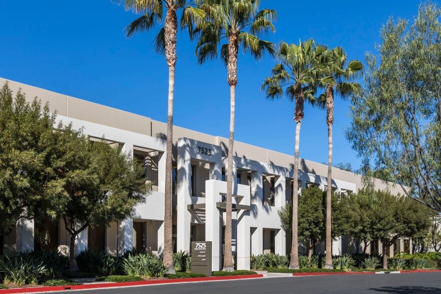 7525 Irvine Center Dr, Irvine, CA for lease - Primary Photo - Image 2 of 24