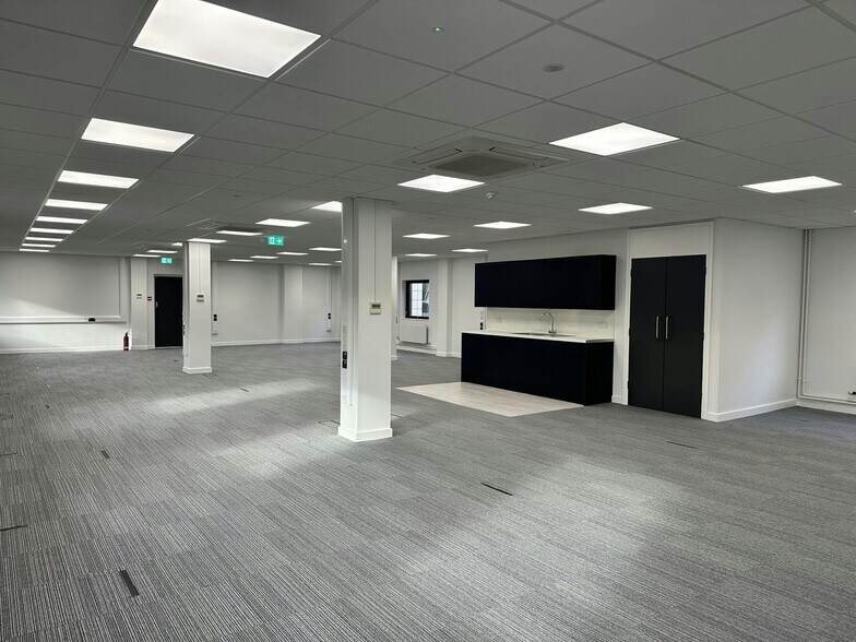 22-30 York Rd, Maidenhead à louer - Photo du bâtiment - Image 2 de 4