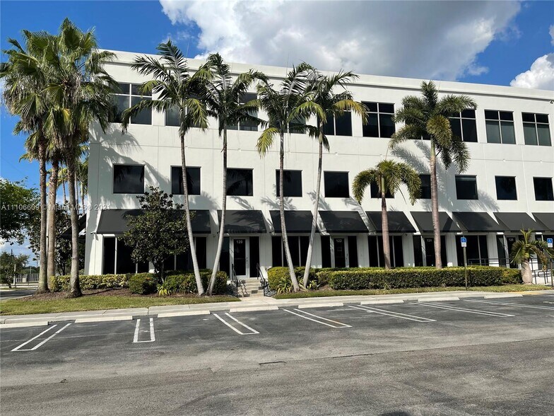 7950 NW 53rd St, Doral, FL à vendre - Photo du bâtiment - Image 2 de 17