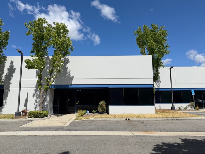 94 W Cochran St, Simi Valley, CA for sale - Building Photo - Image 2 of 12