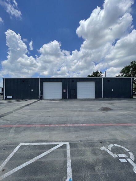 6910 NE Loop 410, San Antonio, TX à louer - Photo du bâtiment - Image 2 de 11