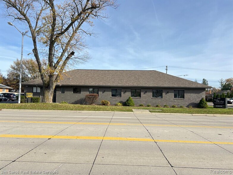25630 Little Mack Ave, Saint Clair Shores, MI à louer - Photo du bâtiment - Image 1 de 7