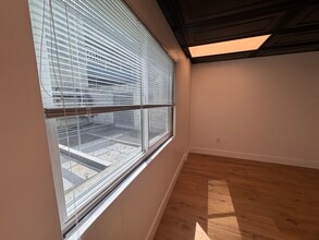 15928 Ventura Blvd, Encino, CA à louer Photo intérieure- Image 2 de 4