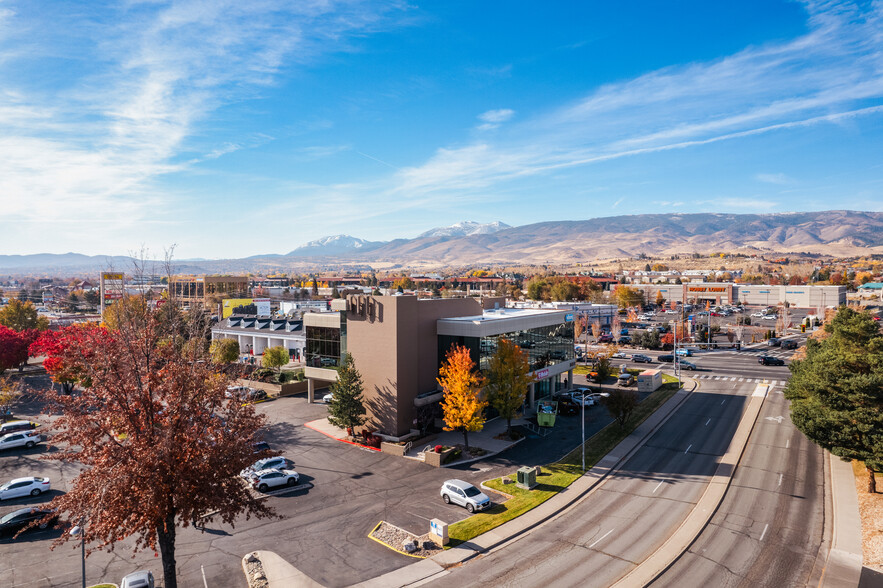 5011 Meadowood Mall Cir, Reno, NV for lease - Building Photo - Image 3 of 5