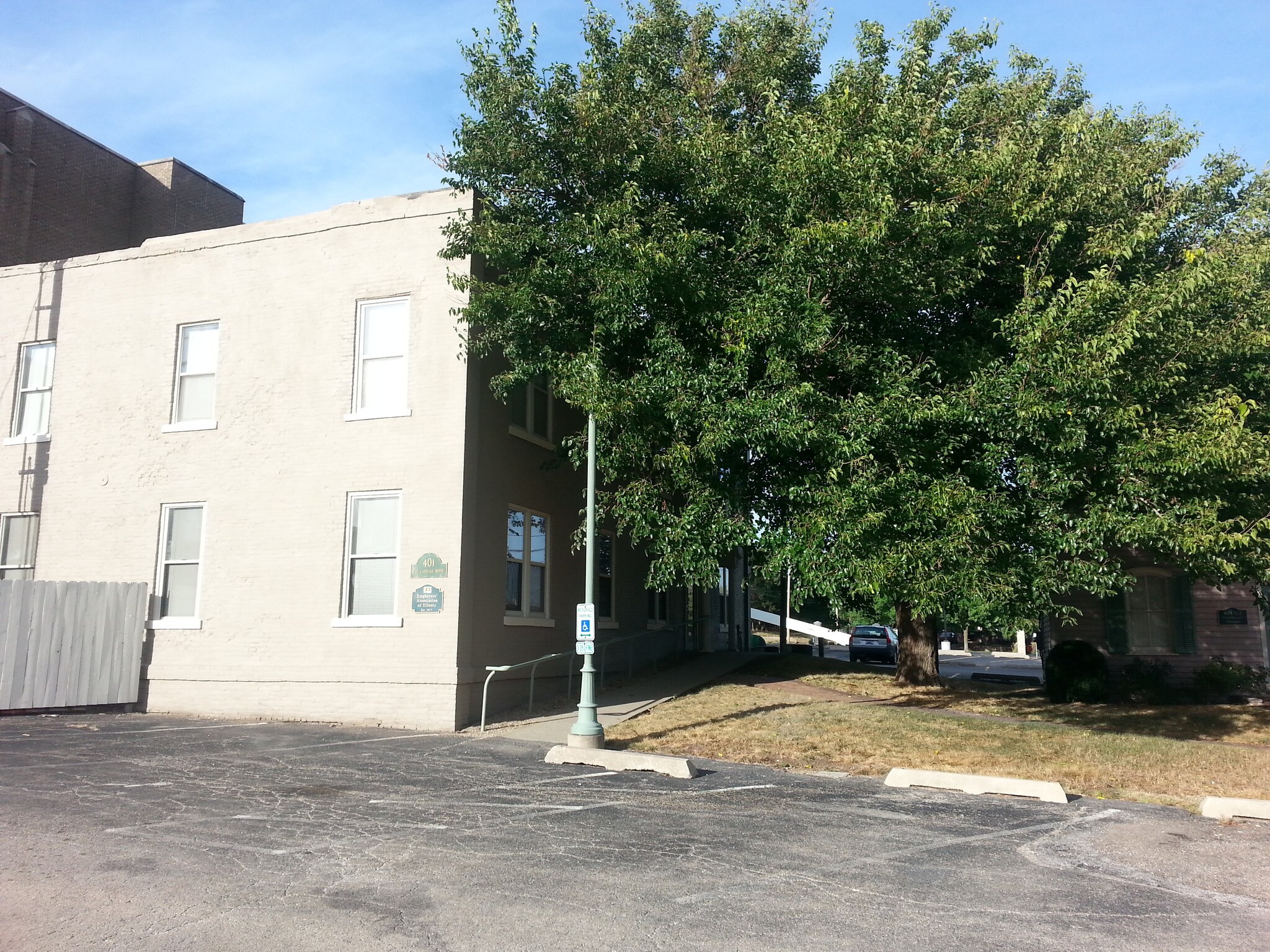 401-403 NE Jefferson Ave, Peoria, IL à louer Photo principale- Image 1 de 6