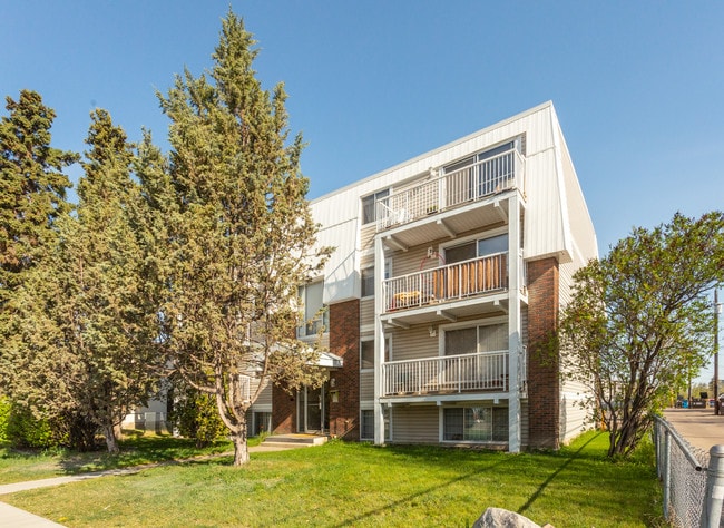 Plus de détails pour 8314 110th Ave NW, Edmonton, AB - Multi-résidentiel à vendre