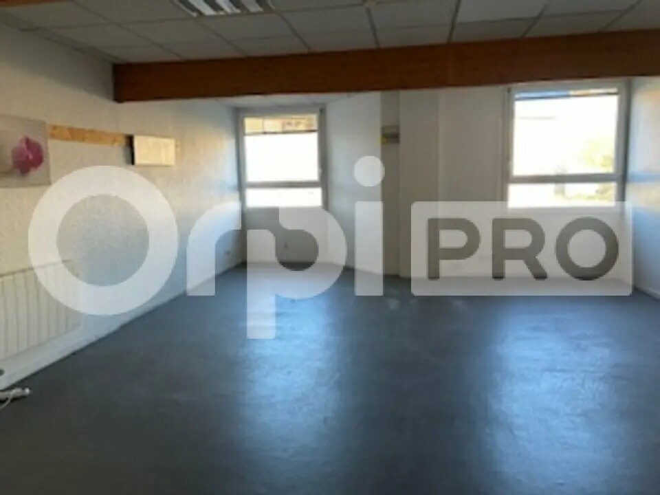 Office in Villefranche-sur-Saône for lease Interior Photo- Image 1 of 9