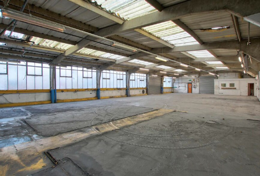 2 Wheaton Rd, Witham à vendre - Photo du bâtiment - Image 2 de 2