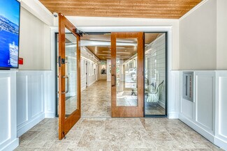 Plus de détails pour 126-130 N Main St, East Hampton, NY - Bureau, Bureau/Commerce de détail à louer