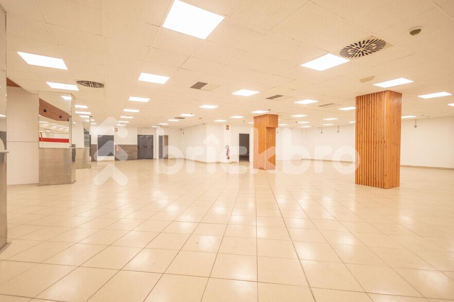 Retail in Mataró, Barcelona for lease - Interior Photo - Image 3 of 17