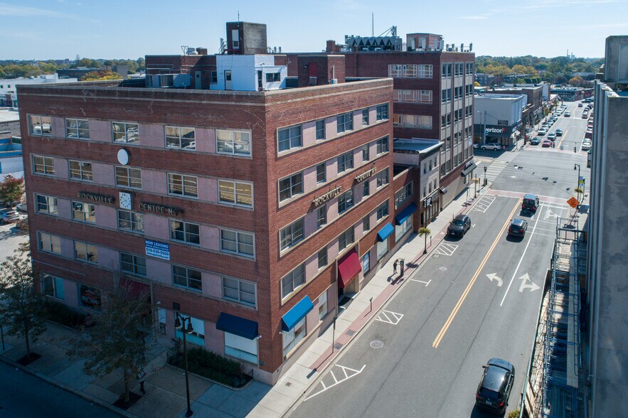 53 N Park Ave, Rockville Centre, NY à louer - Photo du bâtiment - Image 3 de 28