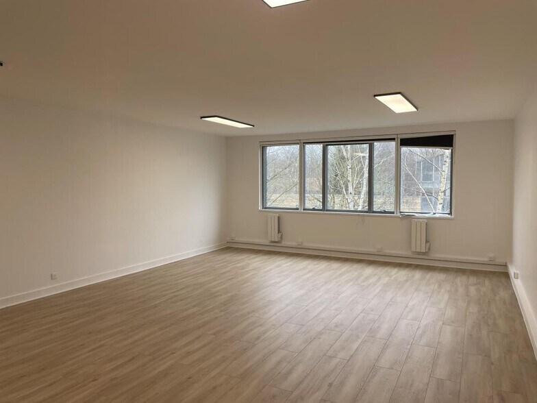 Rue Albert Einstein, Champs-sur-Marne for lease - Building Photo - Image 3 of 5