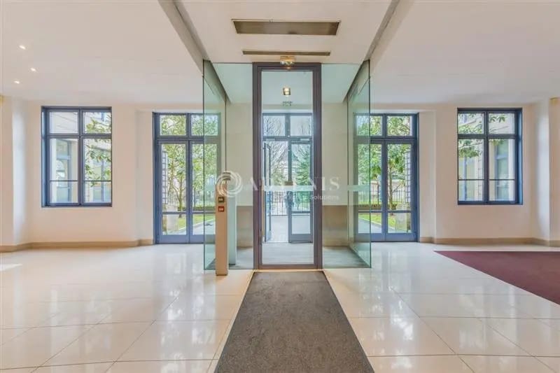 Office in Chessy for lease - Lobby - Image 2 of 10