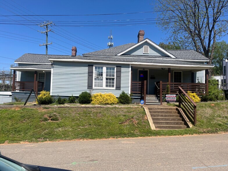 401 Charles Ave, Charlotte, NC à louer - Photo du bâtiment - Image 2 de 7