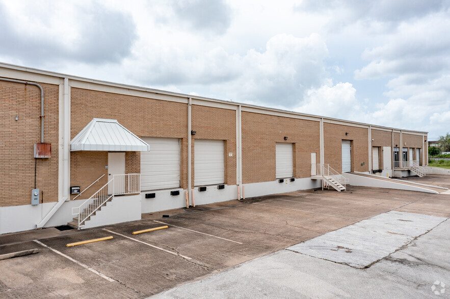 7201-7221 Clinton Dr, Houston, TX for sale - Building Photo - Image 1 of 1