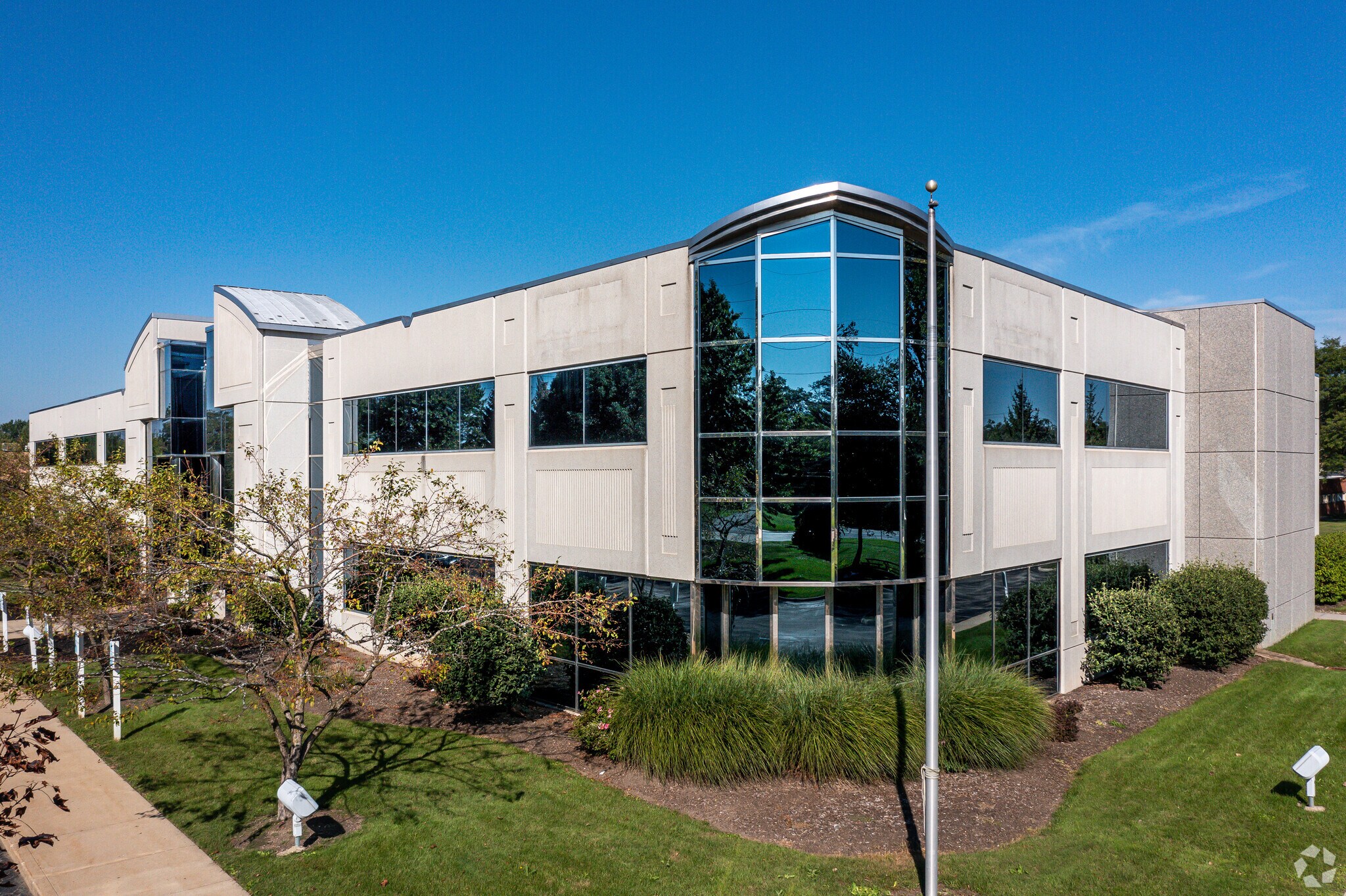 32125 Solon Rd, Solon, OH à louer Photo du bâtiment- Image 1 de 7