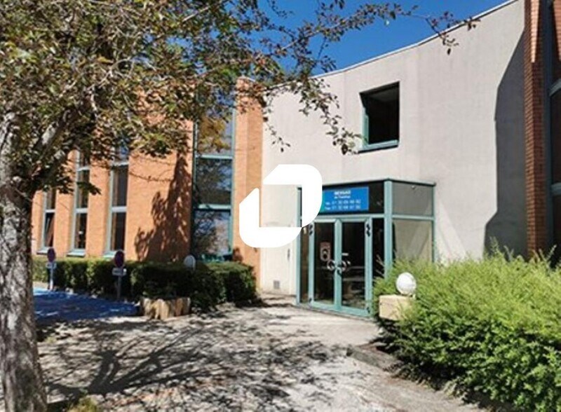 Office in Trappes for sale - Building Photo - Image 2 of 11