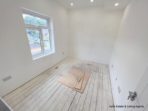 363 Bury Old Rd, Manchester for lease Interior Photo- Image 2 of 8