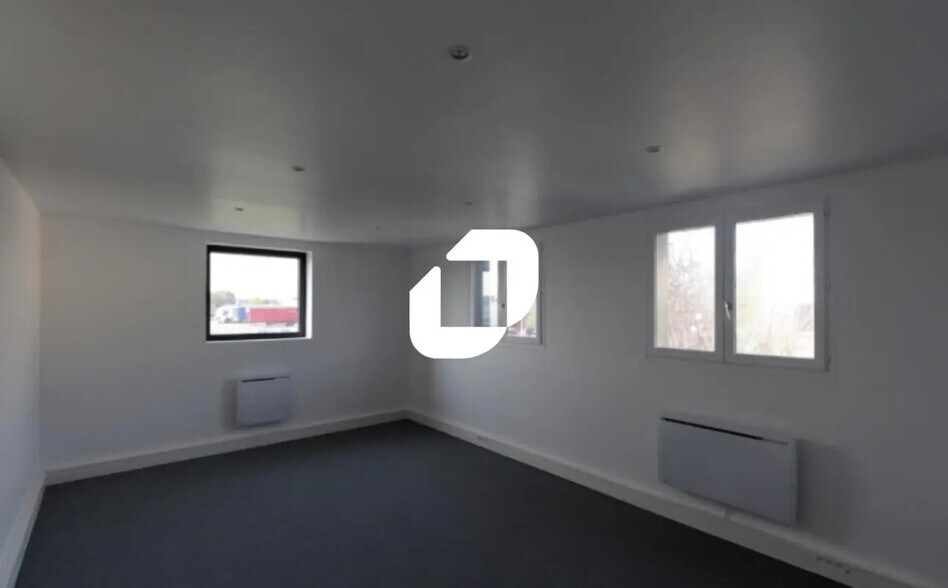 Flex in Moissy-Cramayel for lease - Interior Photo - Image 3 of 6